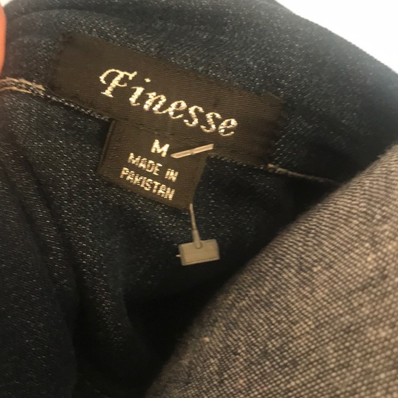 Gorgeous distress dark wash jean jacket - Picture 6 of 8